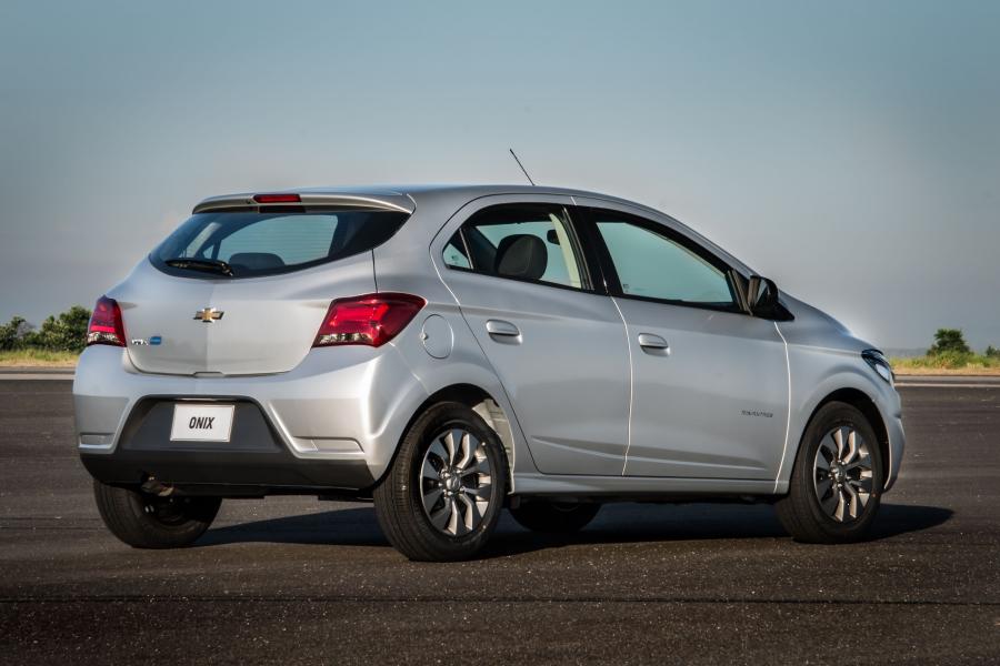  Chevrolet Onix Advantage 2018 года  (фото 1 из 11)